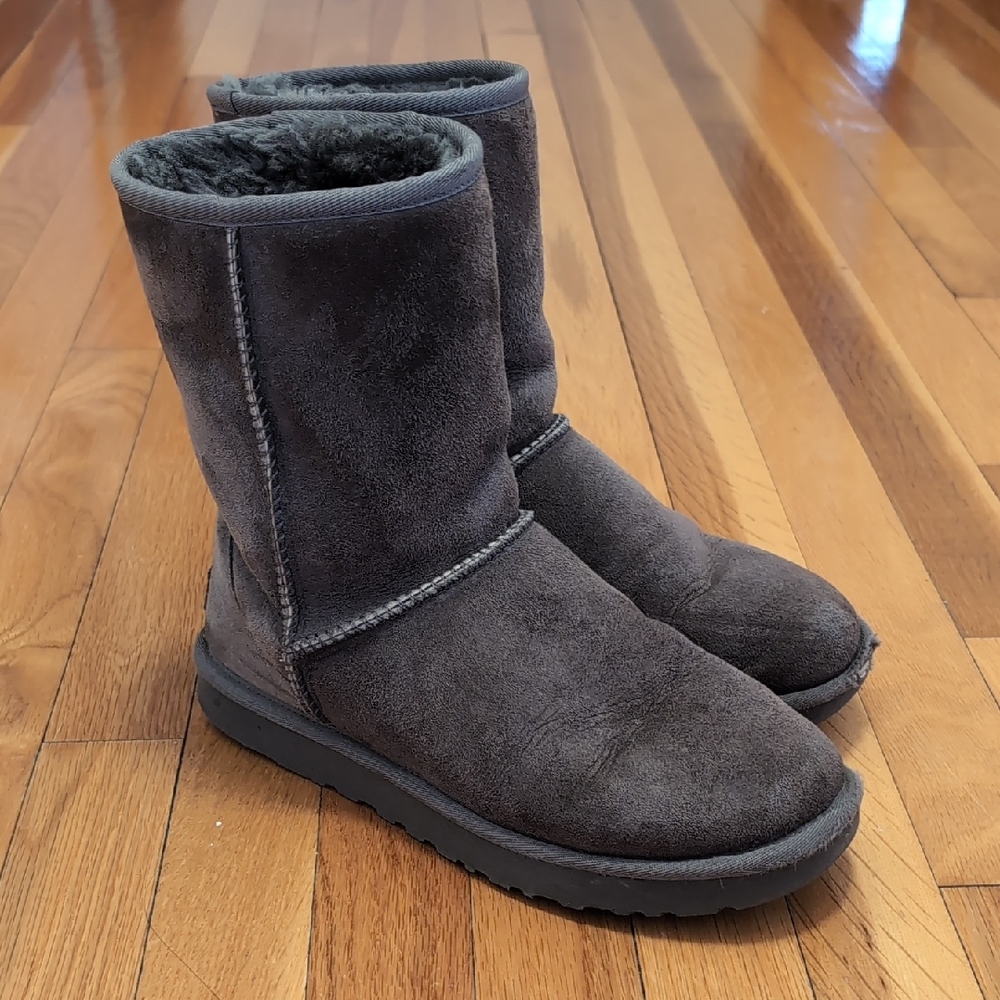 UGG Classic Short II Suede Boot in Gray